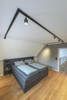 PURI TRACK, QPAR51 schwarz 50 W, inkl. 1P.-Adapter