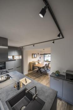 PURI TRACK, QPAR51 schwarz 50 W, inkl. 1P.-Adapter