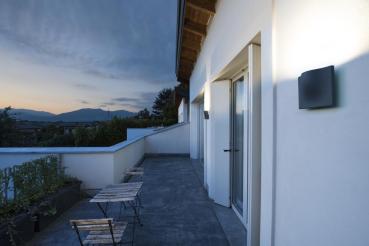 VILUA L, Outdoor Wandaufbauleuchte anthrazit 3000 K IP54 100° 810 lm