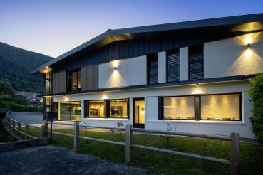 ENOLA ROUND L UP/DOWN, Outdoor LED Wandaufbauleuchte anthrazit CCT 3000/4000 K