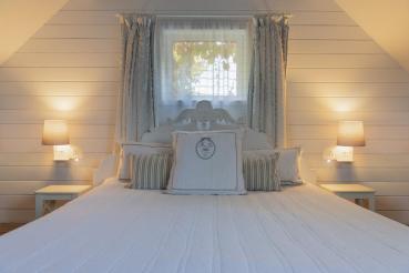 SOMNILA FLEX, Indoor LED Wandaufbauleuchte 3000 K weiß Version links inkl.USB Anschluss