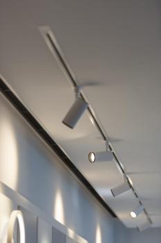 NUMINOS® M 3Ph., PHASE, 3~ Spot, zylindrisch, 2700 K, 14 Watt, Phasenabschnitt, 24°, matt weiß / matt schwarz