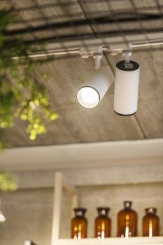 NUMINOS® L 3Ph., PHASE, 3~ Spot, zylindrisch, 3000 K, 20 Watt, Phasenabschnitt, 24°, matt weiß / matt schwarz