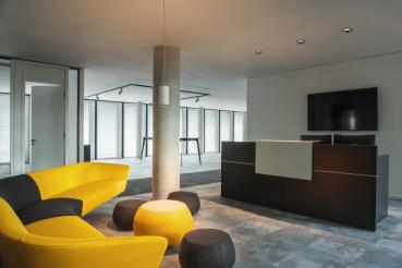 Preview: NUMINOS® L PD, PHASE, Pendelleuchte, Pendellänge 250 cm, 3000 K, 20 Watt, 60°, Phasenabschnitt, matt weiß / matt schwarz