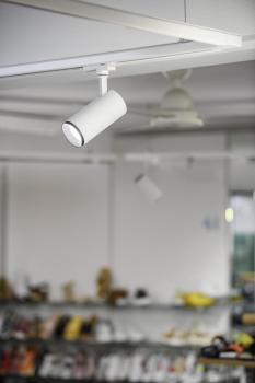 Preview: NUMINOS® M 3Ph., DALI, 3~ Spot, zylindrisch, 3000 K, 13 Watt, DALI, 36°, matt weiß / matt schwarz