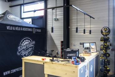 NUMINOS® M PD, DALI, Pendelleuchte, Pendellänge 250 cm, 3000 K, 13 Watt, 24°, DALI, matt schwarz