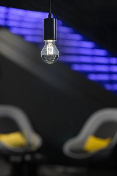 Preview: A60 E27 Mirrorhead, LED Leuchtmittel chrom 7,5 W 2700 K CRI 90 180°