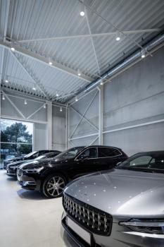 NUMINOS® XL 3Ph., PHASE, 3~ Spot, zylindrisch, 4000 K, 28 Watt, Phasenabschnitt, 24°, matt weiß / matt schwarz