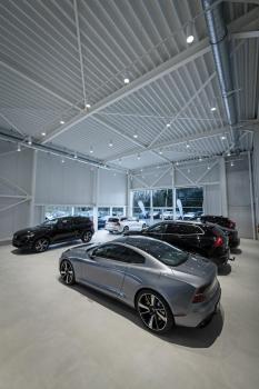 NUMINOS® XL 3Ph., PHASE, 3~ Spot, zylindrisch, 4000 K, 28 Watt, Phasenabschnitt, 24°, matt weiß / matt schwarz