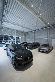 NUMINOS® XL 3Ph., PHASE, 3~ Spot, zylindrisch, 4000 K, 28 Watt, Phasenabschnitt, 24°, matt weiß / matt schwarz