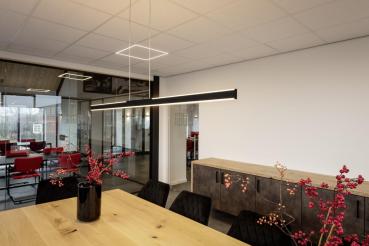 ONE LINEAR 140, Pendelleuchte schwarz 35 W 2700/3000 K