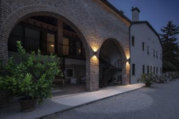 ENOLA OCULUS WL, up/down Wandaufbauleuchte anthrazit 20 W 1880/2120 lm 3000/4000 K CRI 90 100°