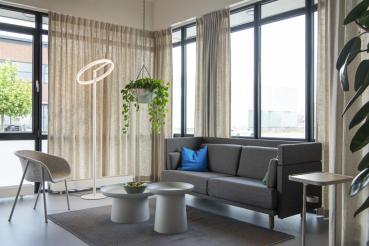 ONE STRAIGT FL, Stehleuchte weiß 20 W 1200/1200 lm 2700/3000 K CRI 90 140°