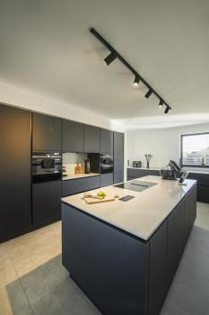 ASTO TUBE, 1 Phasen Spot, GU10, schwarz