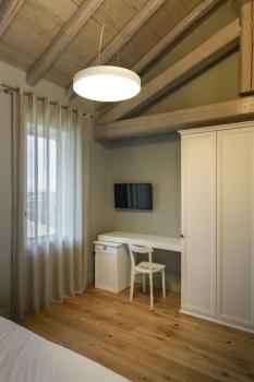 MEDO® PRO 60, Wand- und Deckenaufbauleuchte, rund, 3000/4000 K, 39 W, DALI, Touch, 110°, weiß