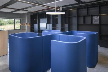 MEDO® PRO 90, Deckenaufbauleuchte, rund, 3000/4000 K, 74 W, Phasenabschnitt, 80°, UGR <19, weiß