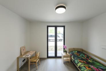 MEDO® 40, Wand- und Deckenaufbauleuchte, rund, 2700/3000/4000 K, 20 W, Phasenabschnitt, 110°, schwarz