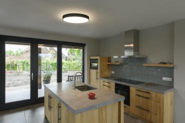 MEDO® 60, Wand- und Deckenaufbauleuchte, rund, 2700/3000/4000 K, 39 W, Phasenabschnitt, 110°, schwarz