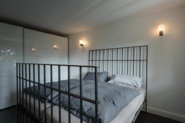 VARYT, Wandaufbauleuchte, rund, 1x max. 6 W E14, schwarz