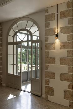 MODELA, Wandleuchte, up/down, 2700 K, PHASE, schwarz/gold