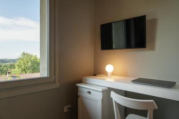 VARYT, Tischleuchte, rund, 1x max. 6 W, E14, weiß