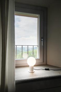 VARYT, Tischleuchte, rund, 1x max. 6 W, E14, weiß