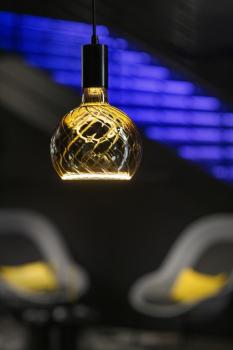 Preview: LED Floating Globe 150 twisted, LED-Leuchtmittel, smokey grey, E27, PHASE, 6 W, 1900 K