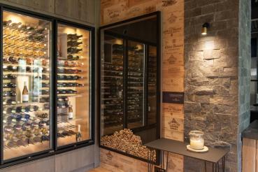 Preview: PURI 2.0 Dome, Wand- und Deckenaufbauleuchte, 1x max. 6 W GU10, schwarz / gold