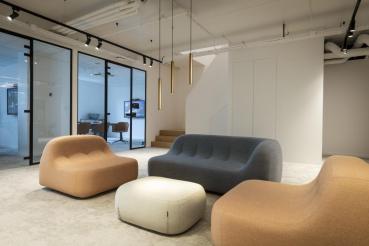 GRIP! S, 48V Pendelleuchte, Pendellänge 200 cm, 2000-3000 K, 29°, DALI, Dim-to-Warm, gold / schwarz