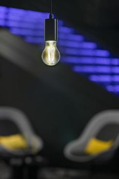 Preview: LED A60, LED-Leuchtmittel, clear, E27, 4 W, 2700 K