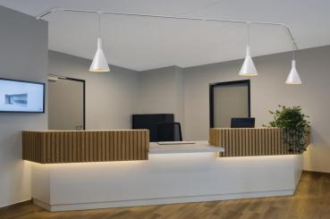 Preview: PENDELLEUCHTENADAPTER, für Hochvolt 1Phasen-Aufbauschiene, weiß, inkl. Zugentlastung und Gewindestück