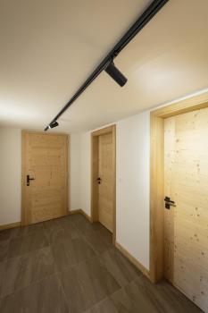 HELIA 50 TRACK, Strahler für 1Phasen Hochvolt-Stromschiene, LED, 3000 K, schwarz, 35°, inkl. 1 Phasen-Adapter