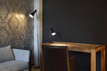 PHELIA, Standleuchte, A60, schwarz, max. 23 W