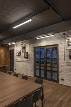 Preview: ALTRA DICE TRACK, Spot für Hochvolt-Stromschiene 3Phasen, QPAR51, eckig, schwarz, max. 50 W, inkl. 3Phasen-Adapter