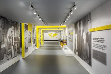 Preview: EURO CUBE, Spot für Hochvolt-Stromschiene 3Phasen, LED, 4000 K, weiß, 60°, inkl. 3Phasen-Adapter