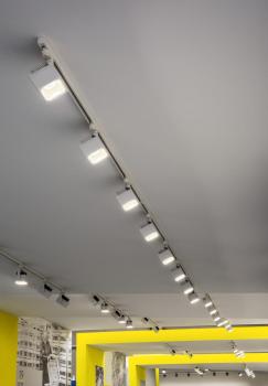 Preview: EURO CUBE, Spot für Hochvolt-Stromschiene 3Phasen, LED, 4000 K, weiß, 60°, inkl. 3Phasen-Adapter