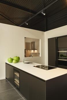 Preview: HELIA 50 TRACK, Strahler für 3Phasen Hochvolt-Stromschiene, LED, 3000 K, schwarz, 35°, inkl. 3 Phasen-Adapter