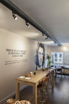 Preview: PURI TRACK, Spot für Hochvolt-Stromschiene 3Phasen, QPAR51, schwarz matt, max. 50 W, inkl. 3Phasen-Adapter