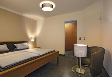 Preview: TENORA, Deckenleuchte, TC-(D,H,T,Q)SE, rund, Schirm schwarz Ø/H 50/15 cm, max. 69 W