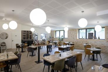 Preview: ROTOBALL 50, Pendelleuchte, TC-TSE, silbergrau/weiß, Ø 50 cm, max. 24 W