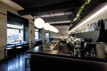 ROTOBALL 50, Pendelleuchte, TC-TSE, silbergrau/weiß, Ø 50 cm, max. 24 W