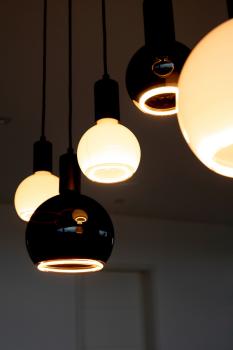 Preview: Leuchtmittel - LED Design-Bulb BLACK MOON 150, DIM, E27, 4,0W, 2200K, schwarz