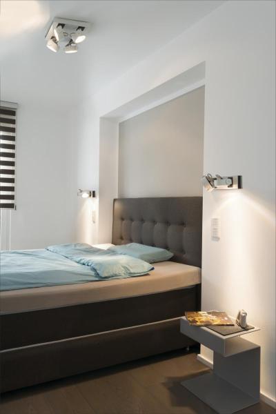 KALU, Wand- und Deckenleuchte, vierflammig, LED, 3000 K, viereckig, weiß/schwarz, 60°