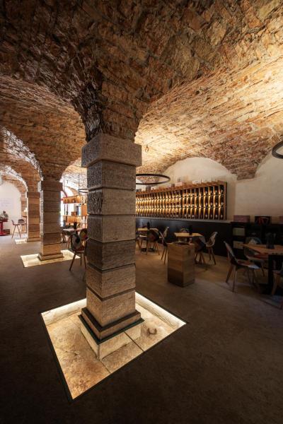 GRAZIA 10, Aufbauprofil, LED, flach, gerillt, 2 m, schwarz