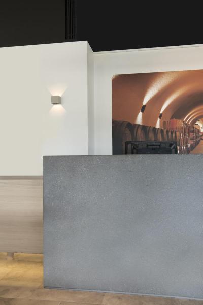 SOLID CUBE, Wandleuchte, QT14, grau, max. 25 W