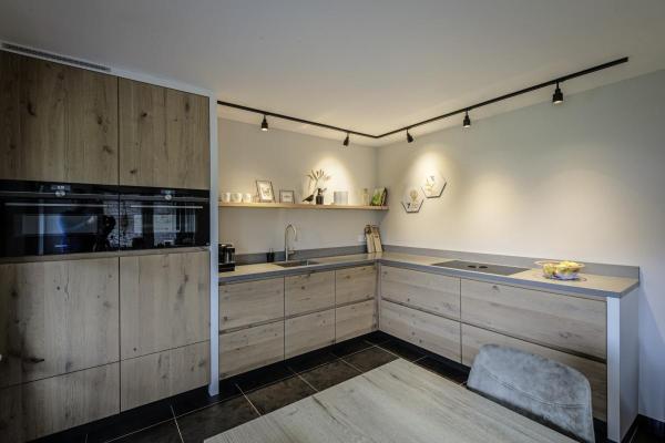 PURI TRACK, QPAR51 schwarz 50 W, inkl. 1P.-Adapter