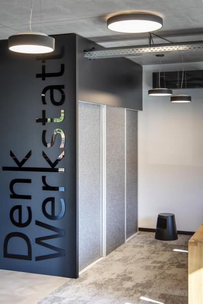 MEDO 90 AMBIENT, LED Indoor Deckenaufbauleuchte TRIAC schwarz 3000/4000 K