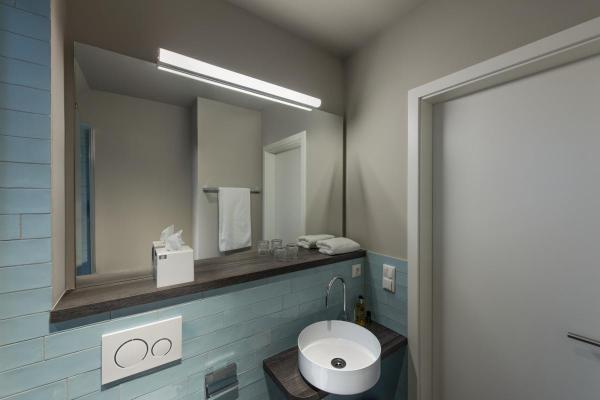 MARYLIN 90, LED Indoor Wandaufbauleuchte, chrom, IP44, 3000 K, 21 W