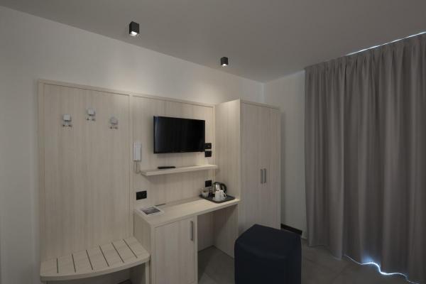 ALTRA DICE, Indoor Wand- und Deckenaufbauleuchte, QPAR51, schwarz