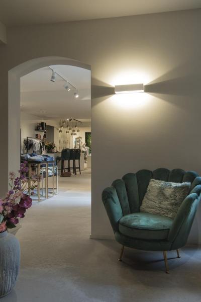 LOGS IN L Indoor LED Wandaufbauleuchte schwarz 3000 K TRIAC dimmbar